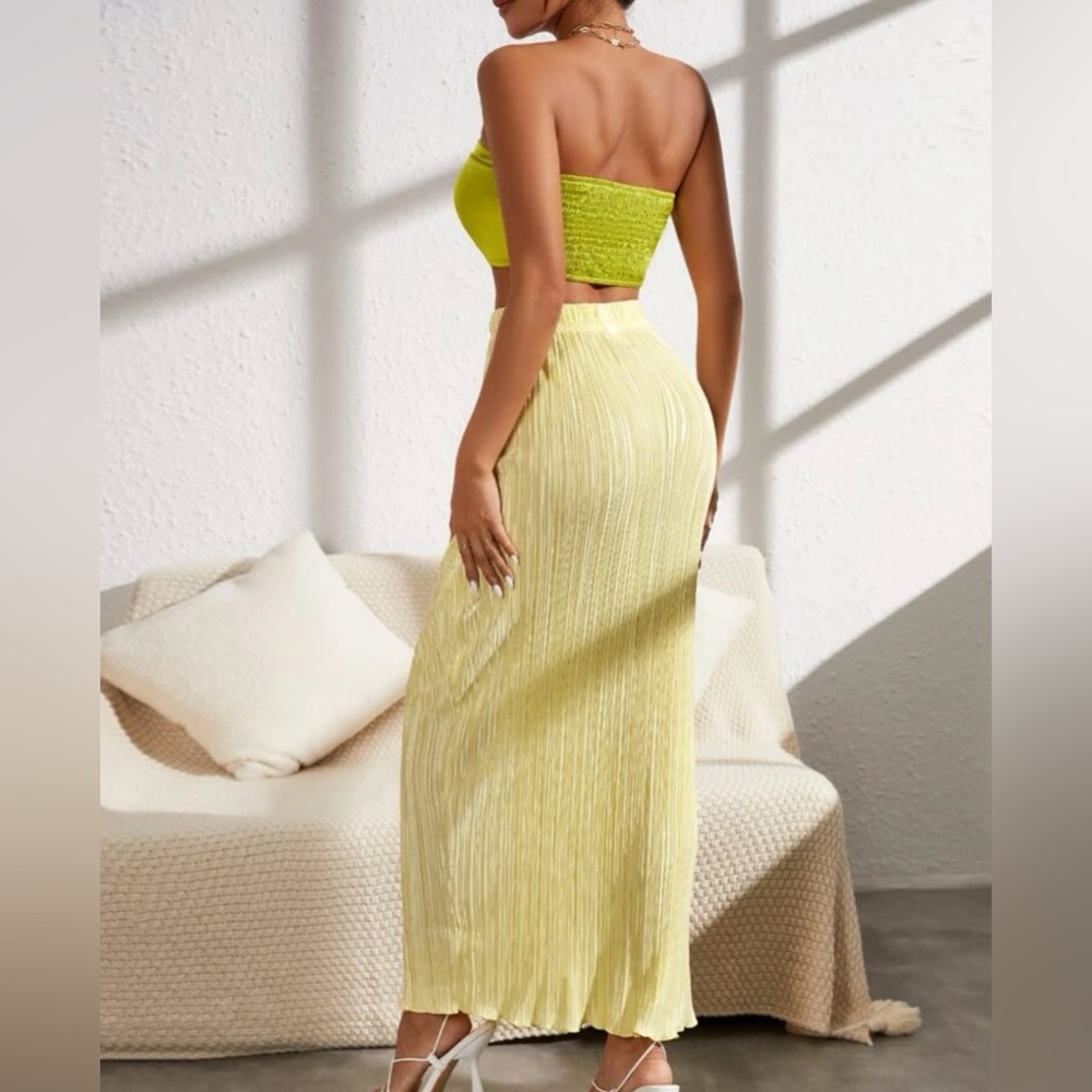 Two piece set - Picture 2 of 2